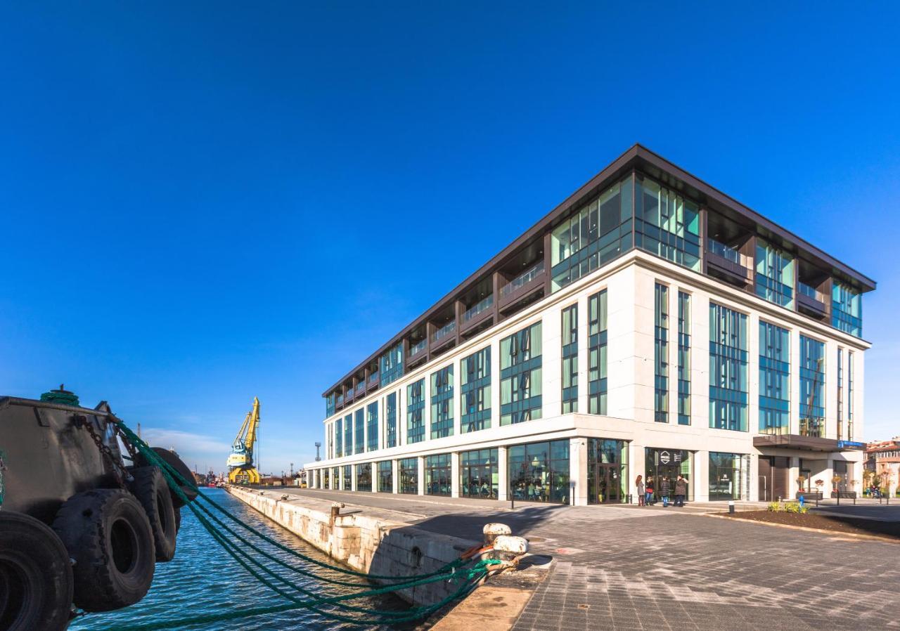 Marina Hotel